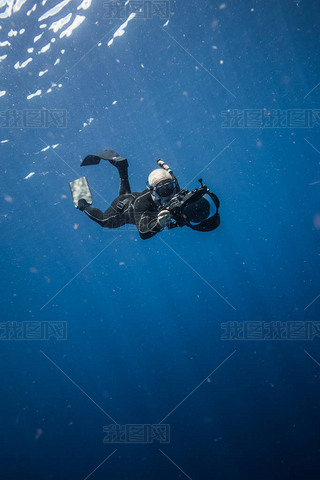 ױǵʥ˹-Լ 20173: Freediver ӰʦԲס Gopro ڼձ.