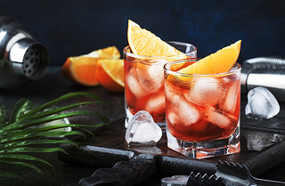 ļƾβ Negroni ɶӾ, ɫబƺͺɫζ, Ƭͱ顣ɫͼιߡıλáѡԶԽ