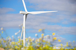 西班牙萨拉戈萨省阿拉贡供发电用的风车.