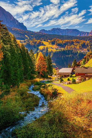 ʯ˹ɽ羰.ļĺ,ʰ쵵ɽ,µʯȺɽ.ɽSanta Cristina Val Gardena ʯһʤ