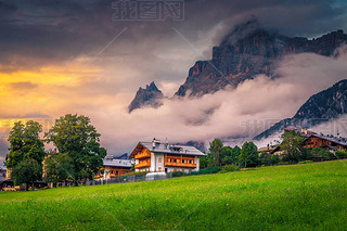 San Vito di CadoreDolomites, San Vito di Cadoreŷޣ˵ĸɽ壬Ϧ£͵Ұɵĸɽ