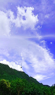 美丽的大雁山与蓝天白云