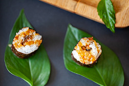 日本料理鳗鱼寿司小卷美食静物
