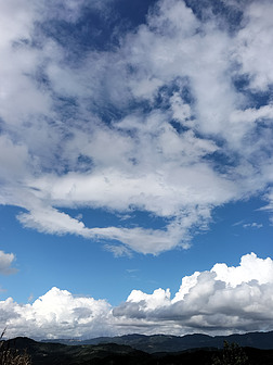 小清新蓝天白云山脉自然风景摄影图