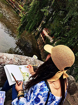 高清画质旅行风光丽江古城街头速写者写生画画背景图