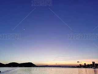 蓝色唯美浪漫海边夜晚星空图蓝天广告摄影背景图