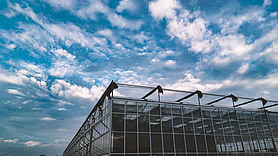 蓝色天空建筑商务商业办公楼