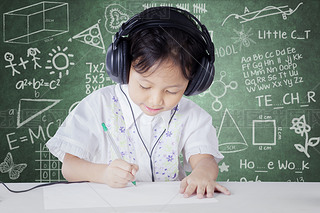 Child learning in class while wearing headphones