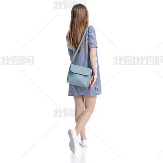 穿蓝色衣服,头戴背包走路的女人走吧