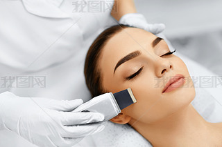 Skin Care. Ultrasound Citation Facial Peeling. Skin Cleansing 