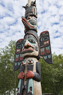 位于阿拉斯加凯奇坎的华丽图腾柱