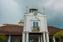 老法院房屋建设的古晋。法院综合大楼始建于 1871 年为沙捞越的政府所在地。马来西亚。婆罗洲
