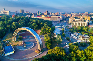 联合国拱友谊与欧洲广场-乌克兰基辅的鸟瞰图