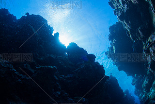 Underwater channel diving