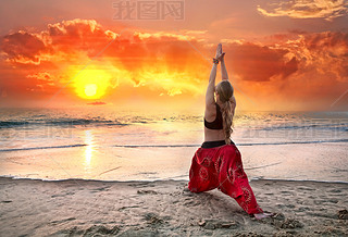 ٤ virabhadrasana ʿ