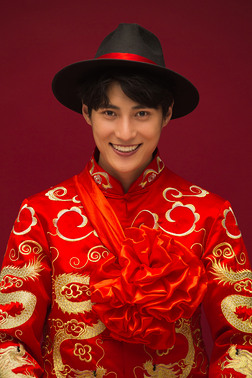 中国的古装摄影图|穿着古装的新郎