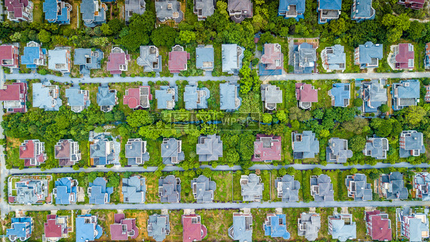 航拍高端独栋别墅区的别墅