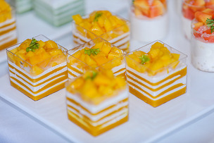 美味的食物-黄桃蛋糕