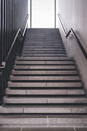 楼梯光影室内摄影图照片