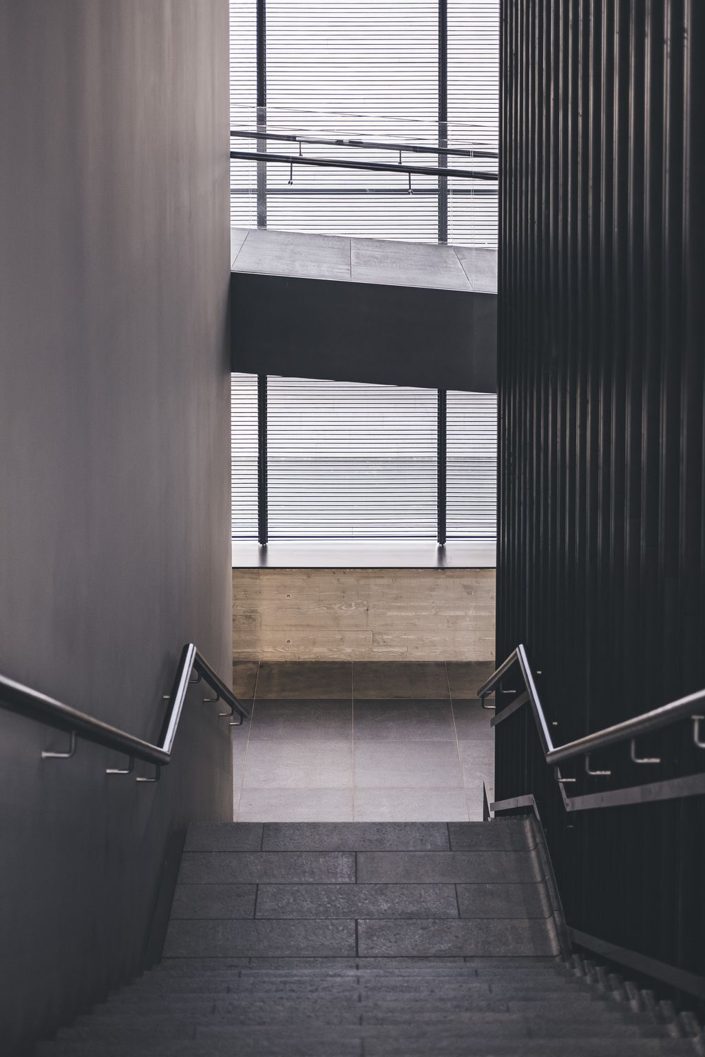 楼梯光影室内摄影图照片