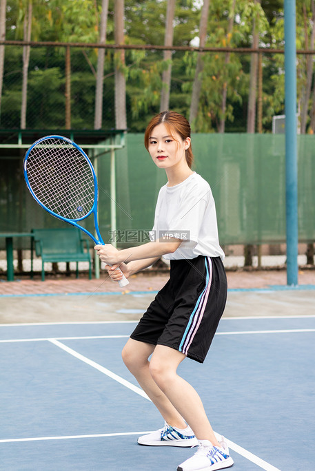 青年运动女子人像网球场