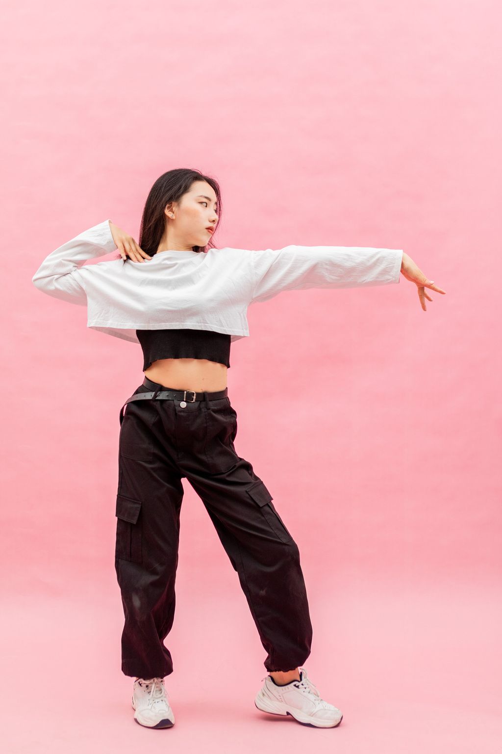 爵士街舞青年女生跳舞技巧动作