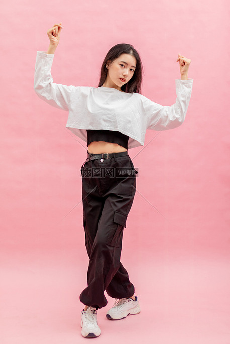 爵士街舞青年女生跳舞技巧动作