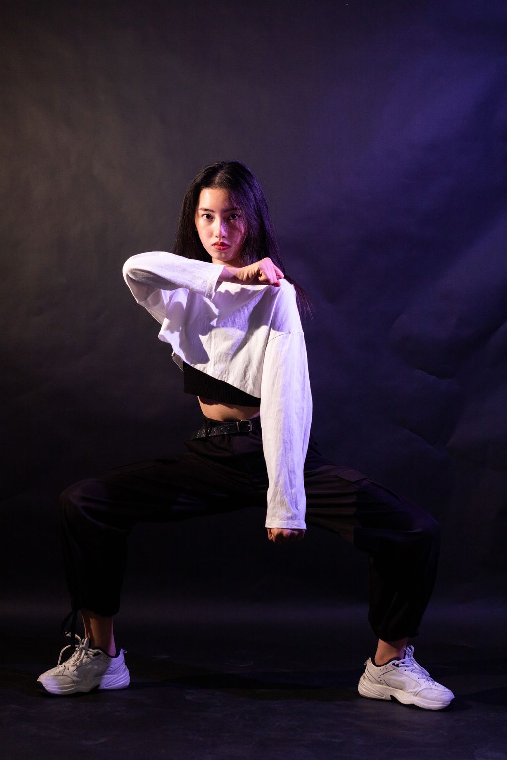 爵士街舞青年女生跳舞技巧动作