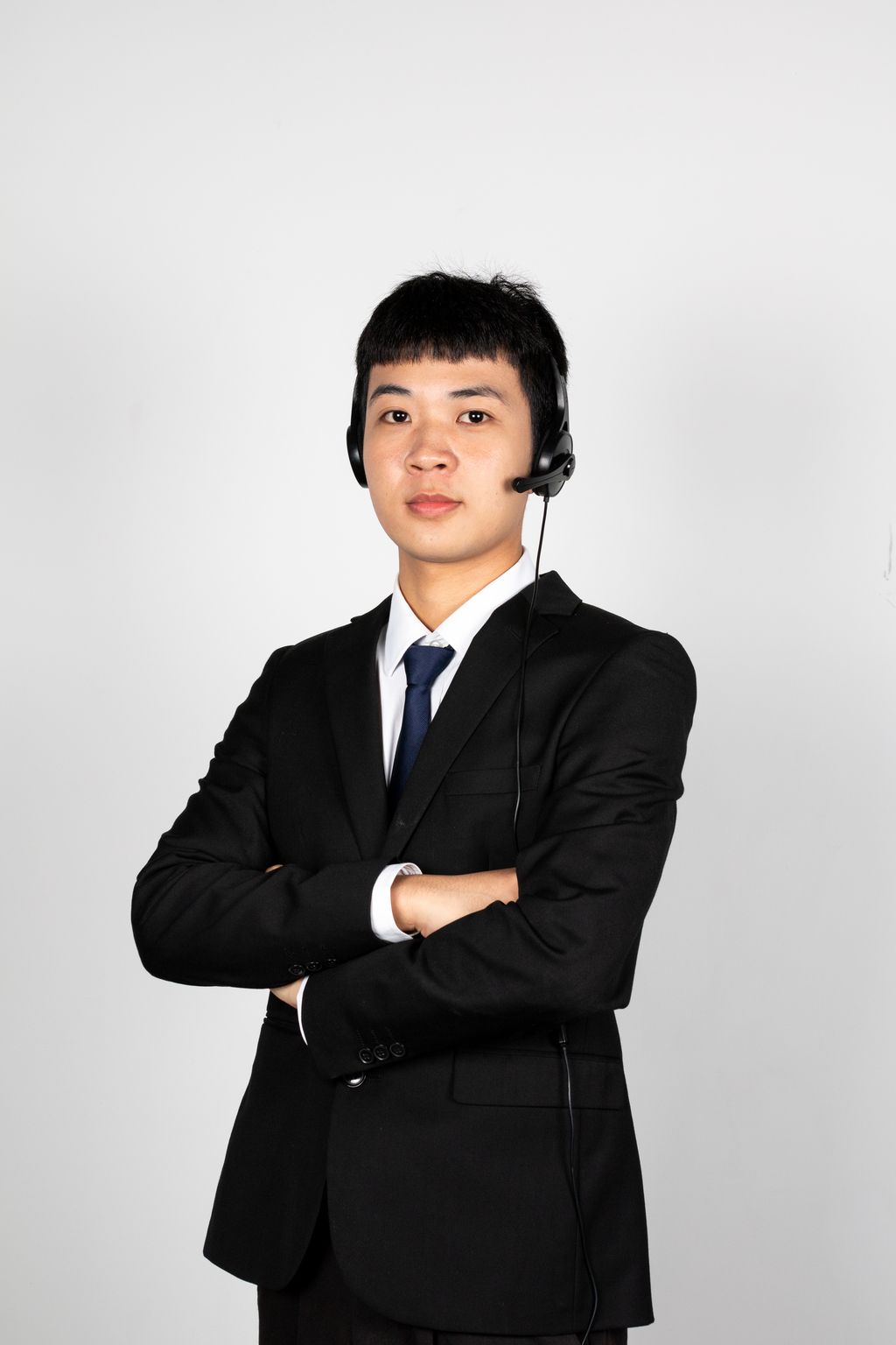 商务客服男士棚拍形象动作展示