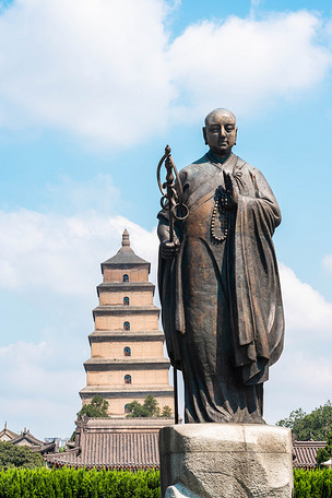 西安大雁塔广场玄奘法师铜像