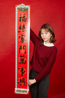 新年春节甜美青年女生棚拍动作形象展示