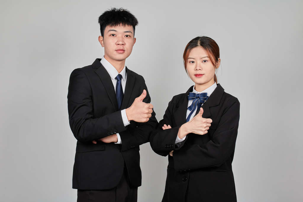 双人商务青年男性女性动作形象展示