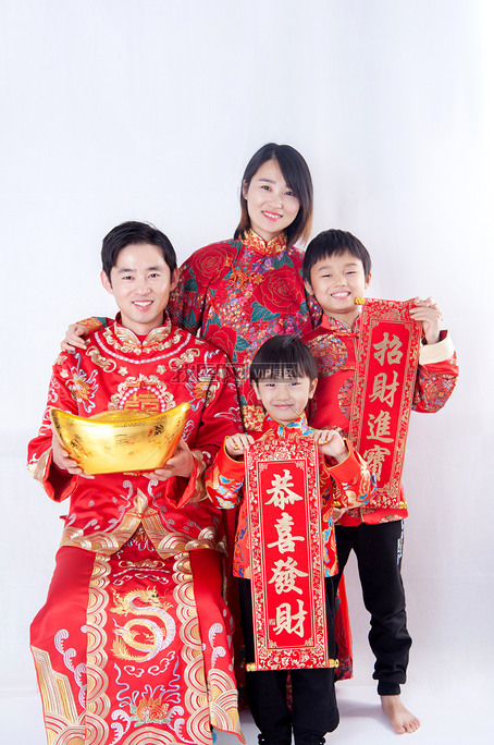 新年喜庆秀禾装全家福高清摄影人像图