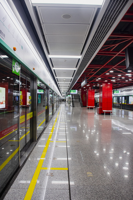 地铁站台内部展示