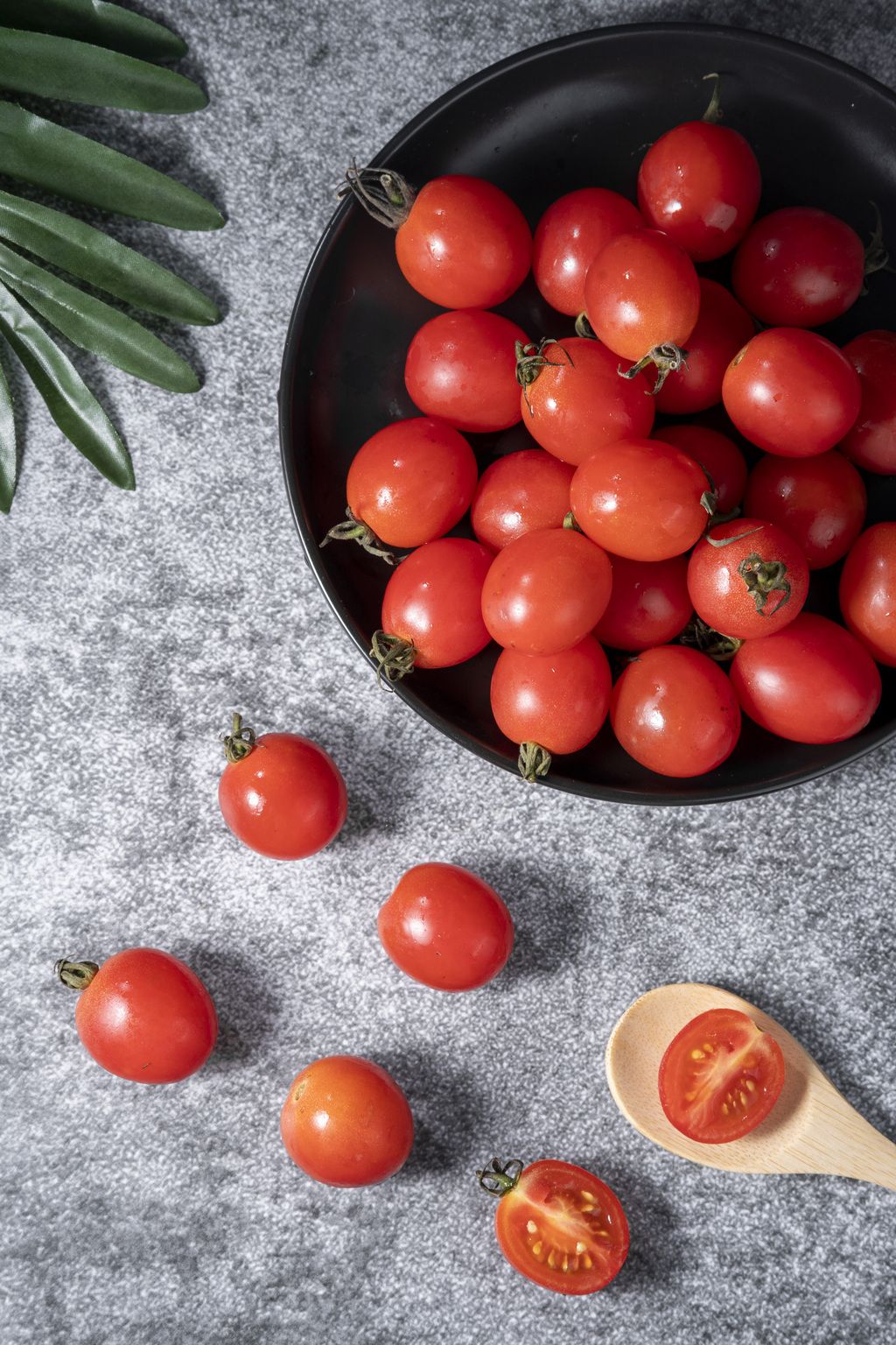 新鲜水果小西红柿桌上摆拍