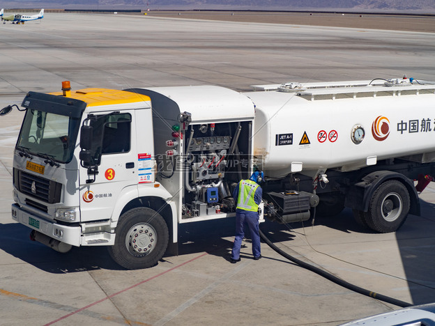 机场航油车