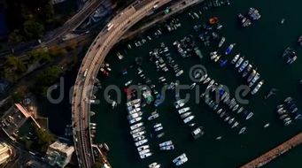 香港铜锣湾避风塘停泊游艇及船只鸟瞰图